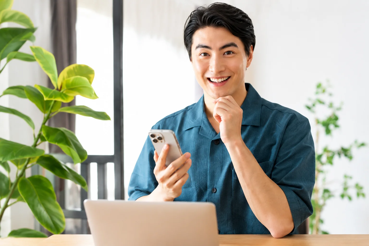 自分に合った学びを見つける男性